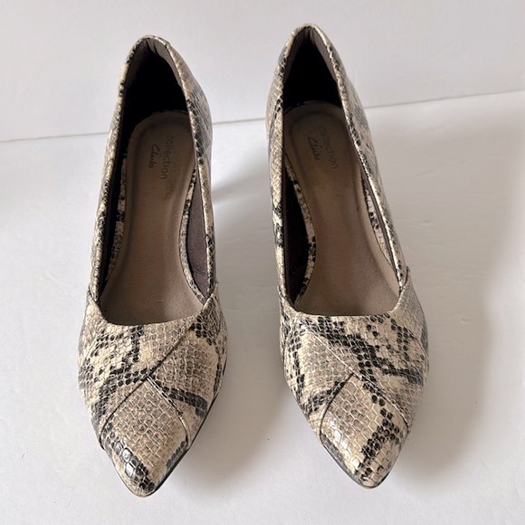 Clark’s Collection Linvale Sage Taupe Snakeskin 7 Pumps Heels Pointy Toe Slip On - Picture 2 of 9